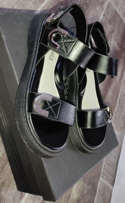 Сандали новые чёрного цвета
