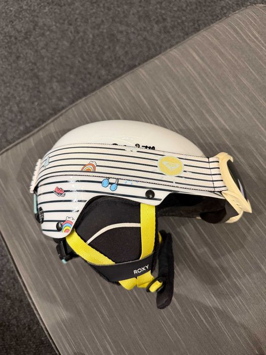 Детска ски каска и очила