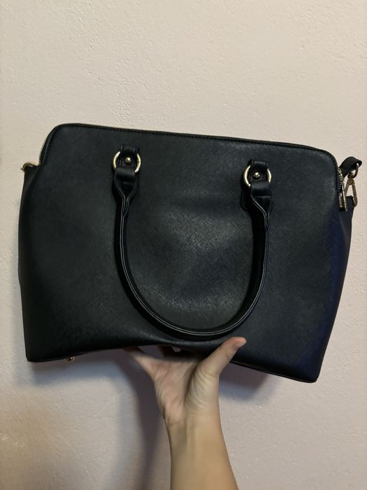 Дамска черна чанта