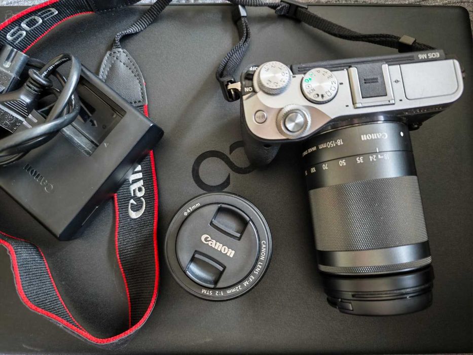 Camera mirrorless Canon EOS M6 (sub 50 cadre) + 2 obiective