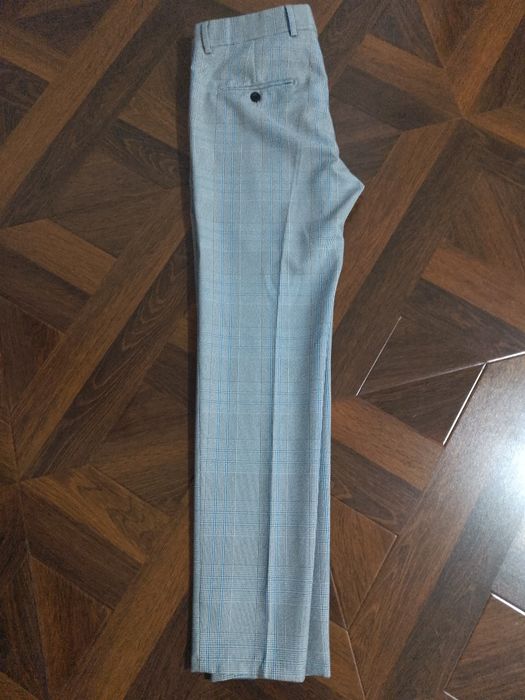 Vând pantaloni eleganti barbati
