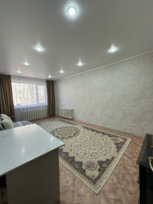 Продам 2-комн квартиру, 20 мкрн, 2 этаж