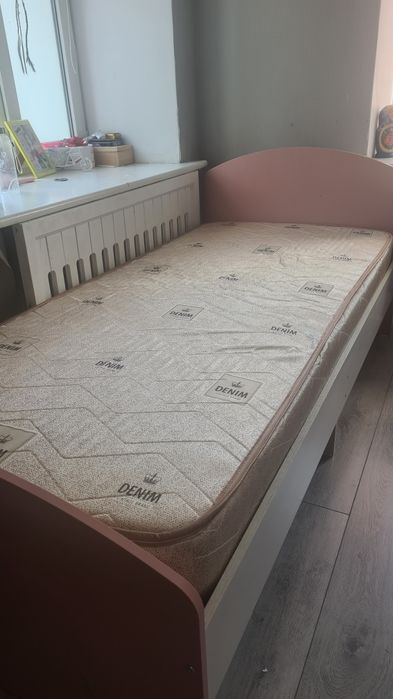 Продам кровать вместе с матрасом