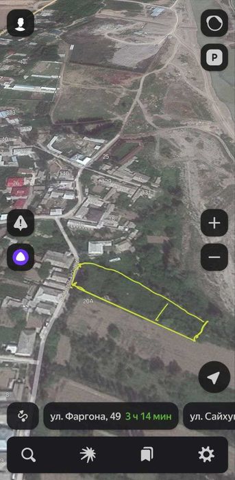 Редкий участок земли вдоль воды (Карасу)