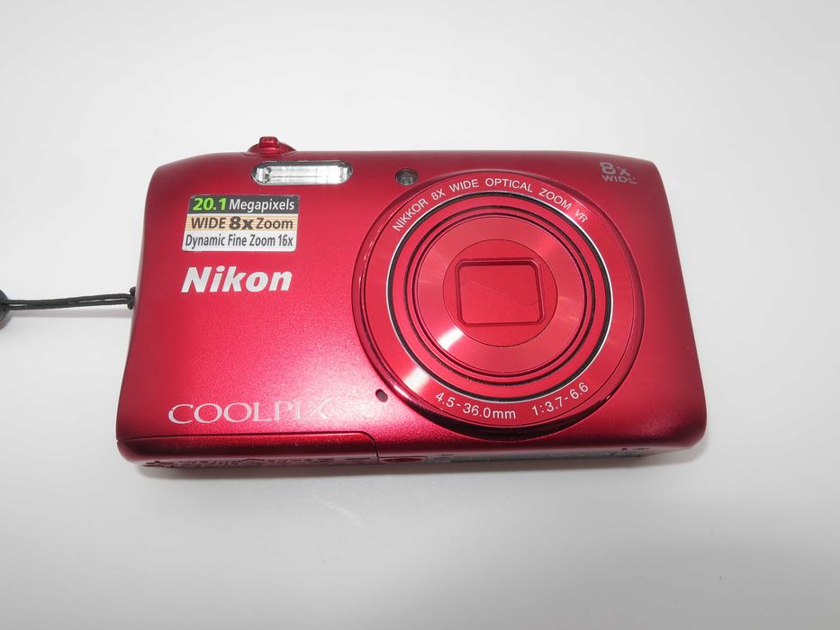 Nikon Coolpix S3600 ултра компактен цифров фотоапарат, червена дигитална камера, в отлично състояние, пълен комплект с нова батерия, работи перфектно!
