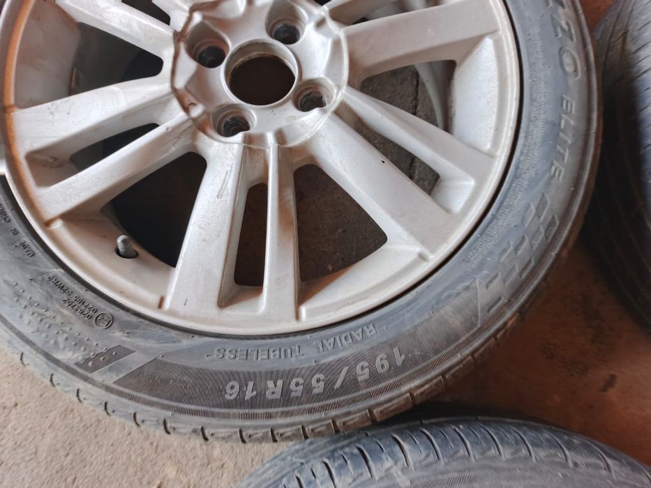 Продам летние шины с дисками