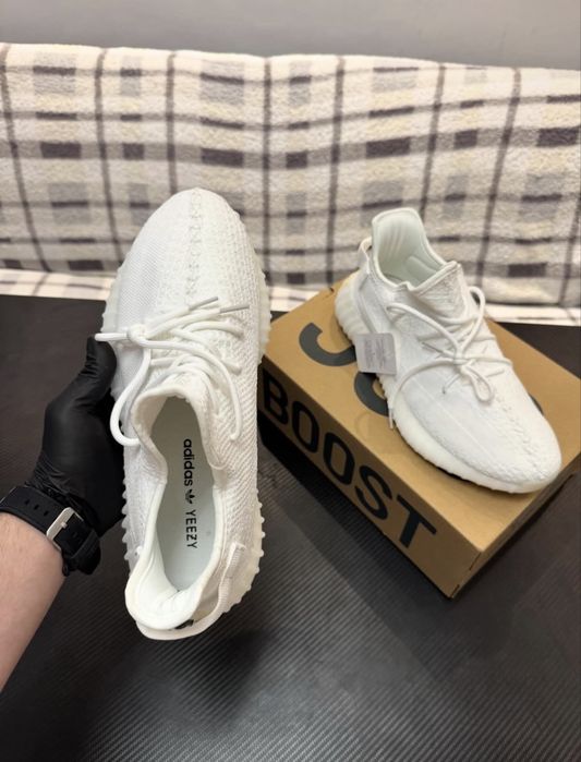 Adidasi “Yeezy 350 v2 Withe” (Sigilat)