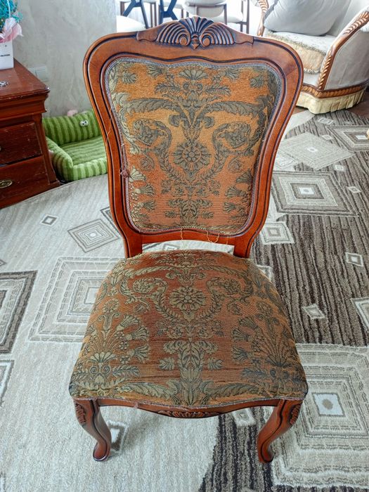 Стол со стульями