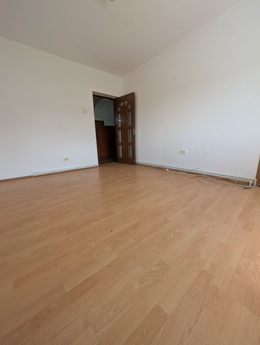 Apartament 2 camnere decomandat Centrală Renovat | Etaj 3/4