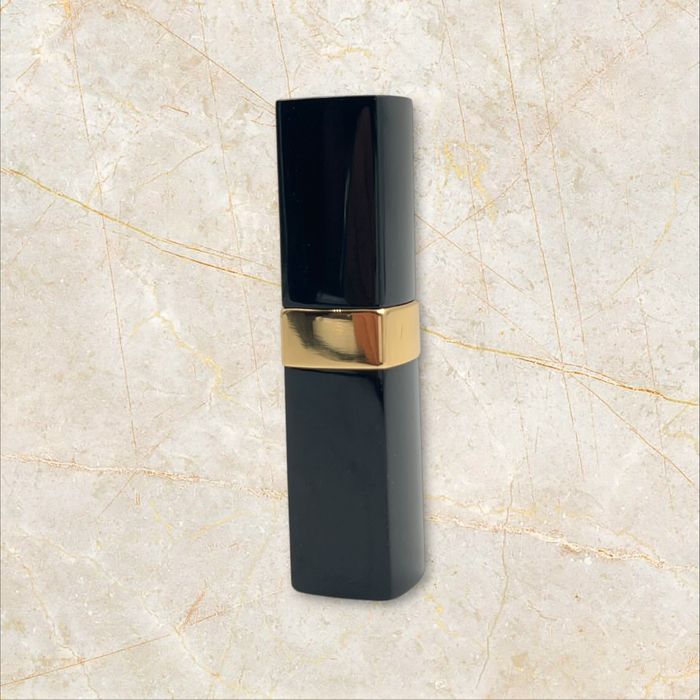 Chanel Rouge Coco Hydrating Vibrant Shine червило