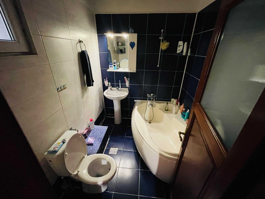 Apartament 2 camere decomandat str. Sinaii-Republicii, complet mobilat, bloc anvelopat, centrala proprie
