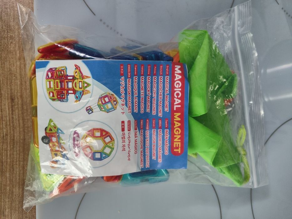Vând set jucării magnetice