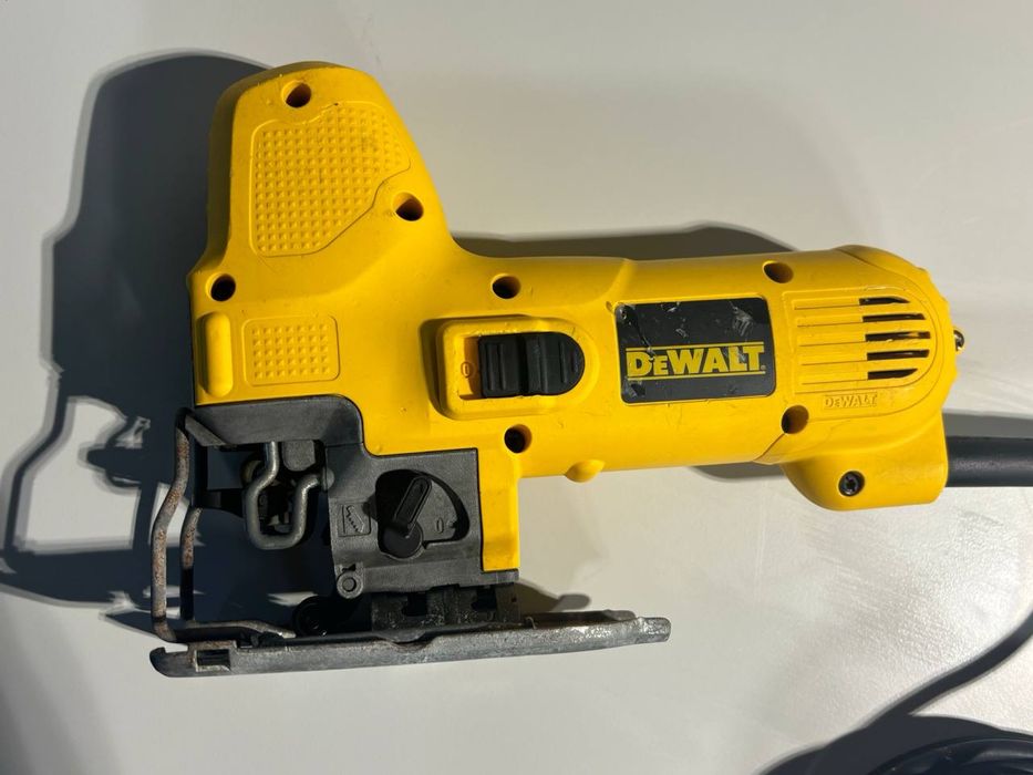 Fierăstrău pendular dewalt