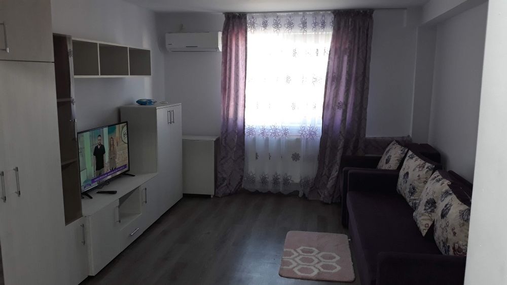 Ofer garsonieră spre inchiriere