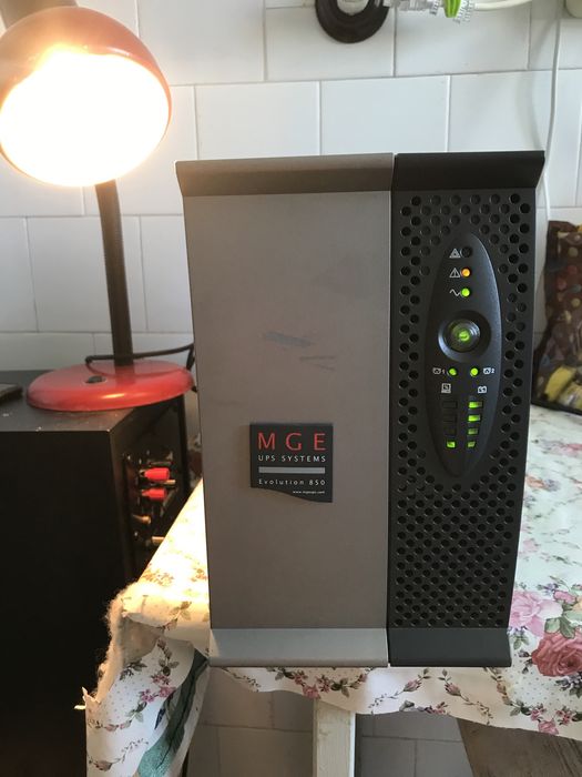UPS  Eaton Evolution 850