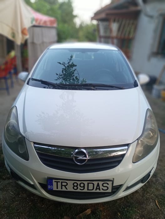 Vând Opel CORSA 2011