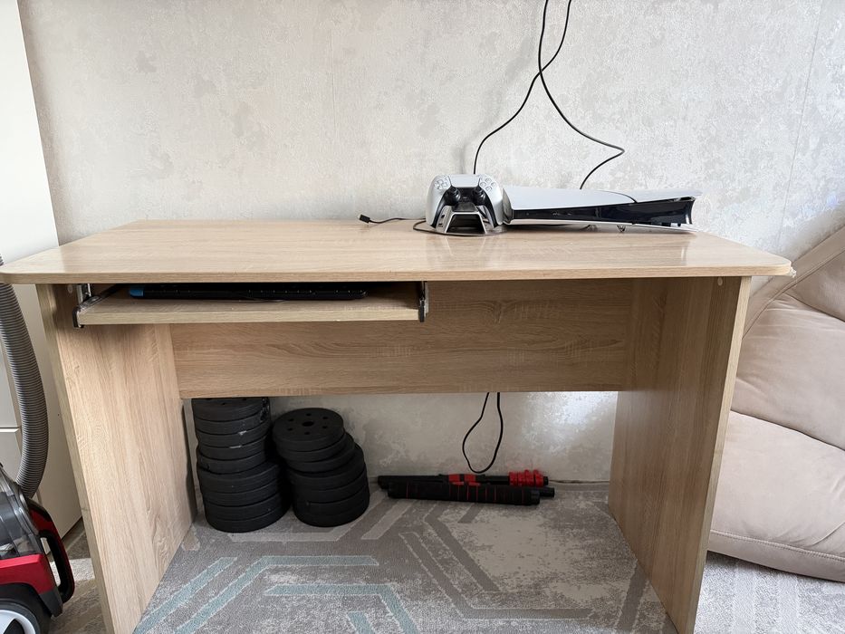 Продам компьютерный столик