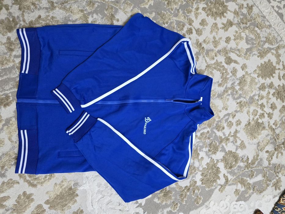 Продается спортивный костюм