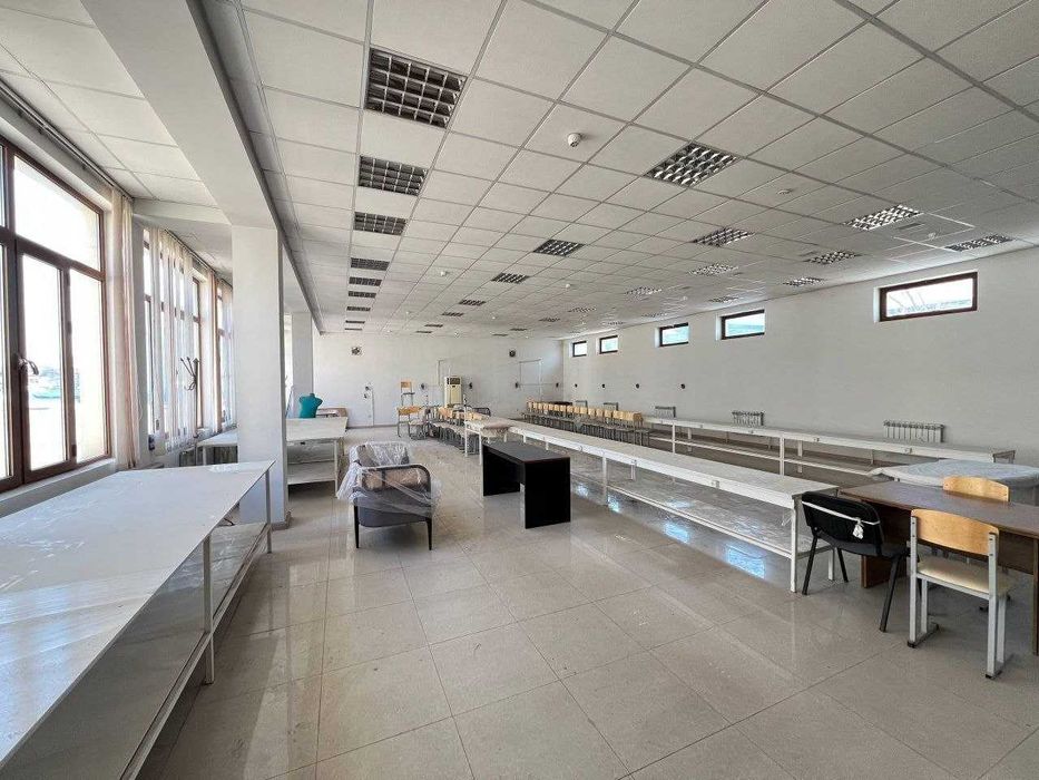 Сдаётся  помещение  Центр Луначарского  РУВД, кафе Safia  1396 м2 .