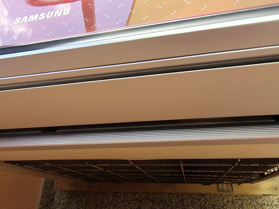 Aer condiționat Samsung Vivace (Bordo/Oglindă) - Defect / Pentru piese"
