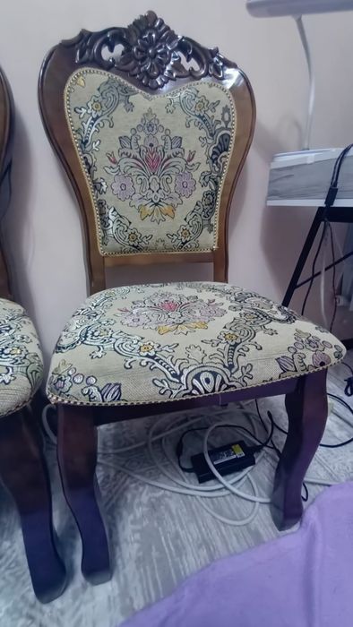 Продам недорого 2 стула за 8 тыс