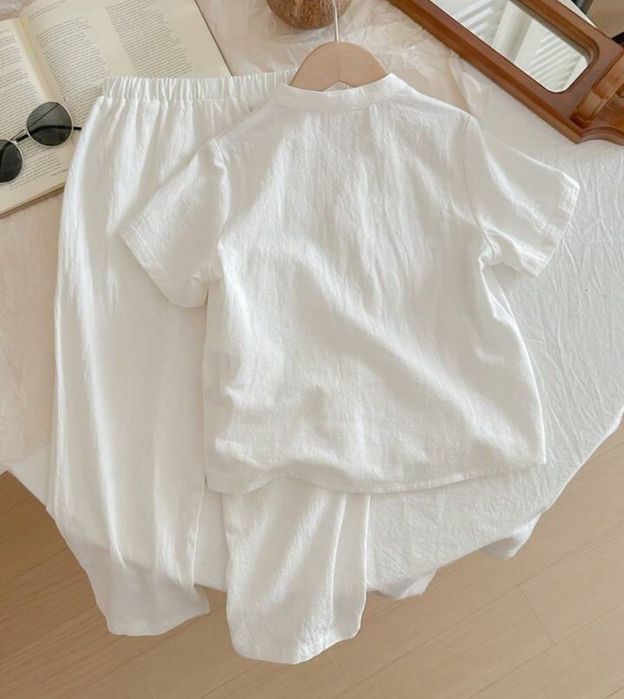 Детски ленен костюм в бяло