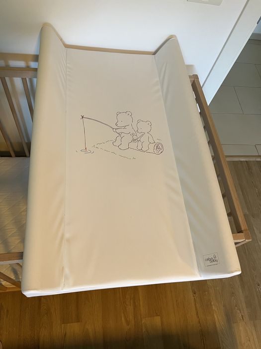 Patut bebe 2 nivele cu saltea de cocos și masa de schimbat