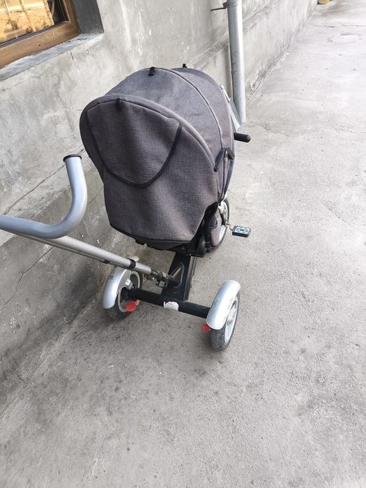 Детская коляска трёхколёсный