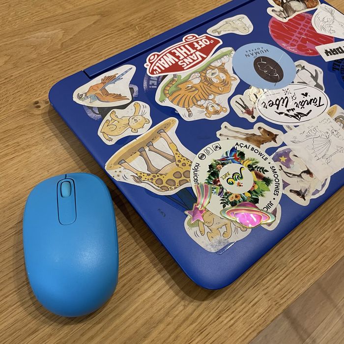 Vand Laptop Tableta HP 2GB RAM (mouse)