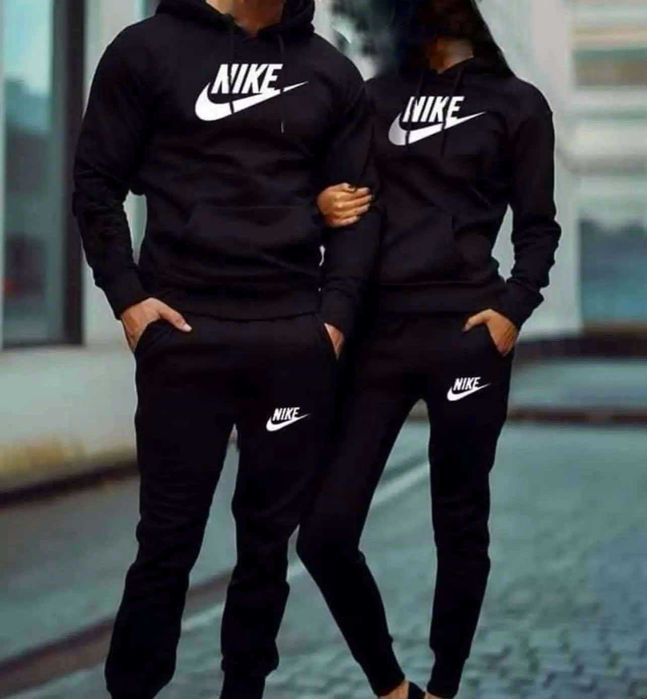 Мъжки и дамски ватирани екипи комплекти Nike