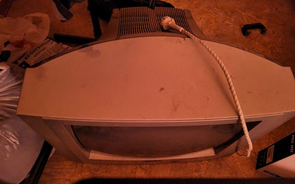 Продается телевизор LG 2шт