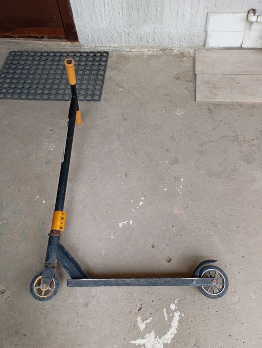 Продаю самокат два колеса