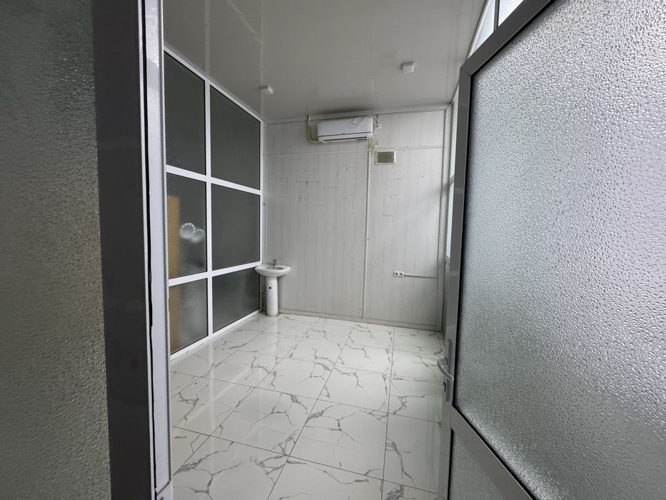 Клиникада ичида биринчи каватда 4 та хона ижарага берилади 70 кв