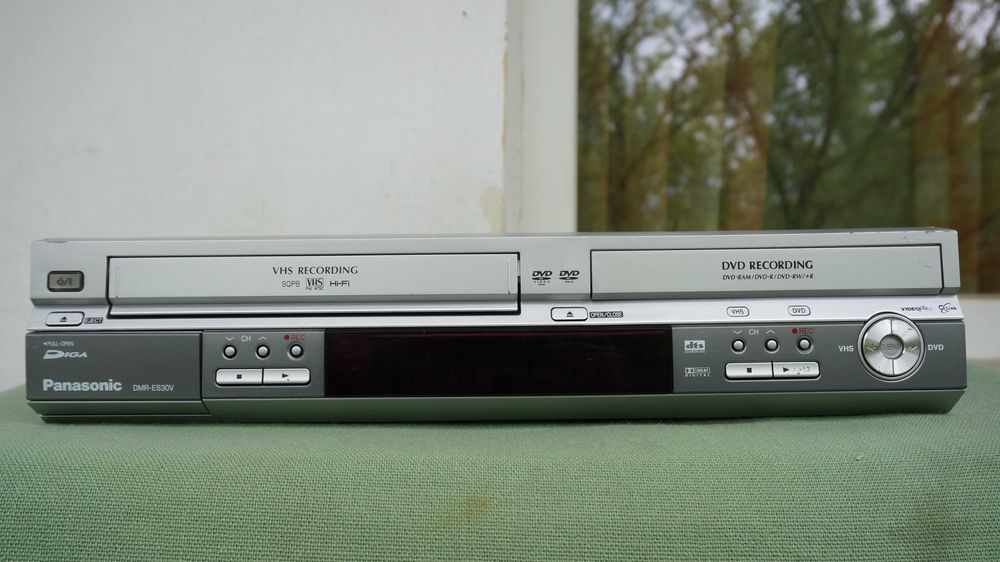 DVD recorder combo cu VHS Panasonic DMR-EV30 SQPB