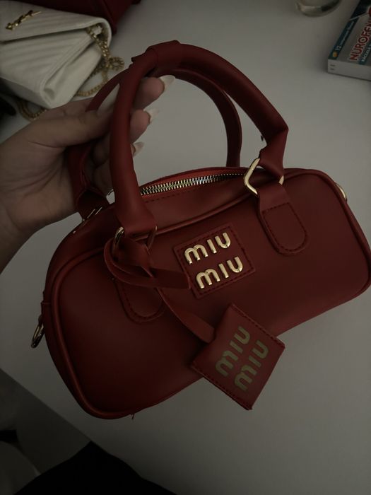geanta miu miu rosie