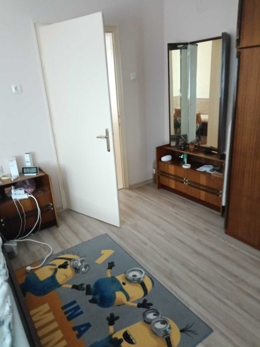 284-Продава се етаж от къща с гараж в с. Стражец