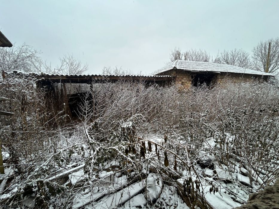 Къща на 2 етажа с мазе, гараж и кладенец – с. Крушето