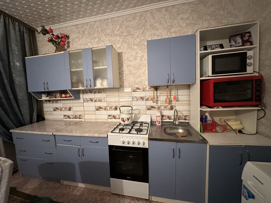 Продам кухонный гарнитур с газом вместе