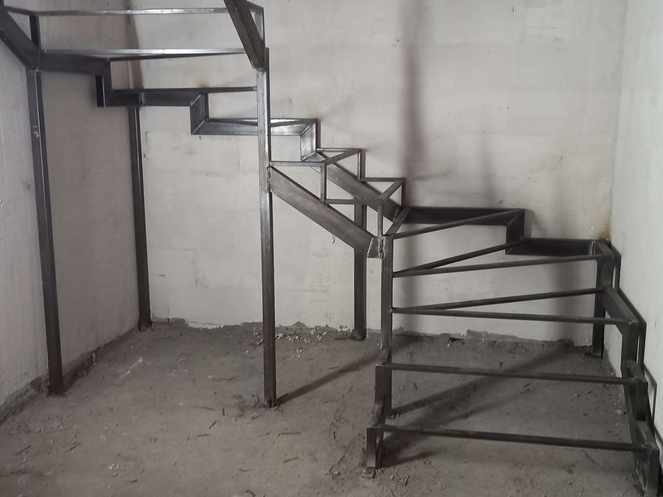 Сварщик Лестницы Астана.