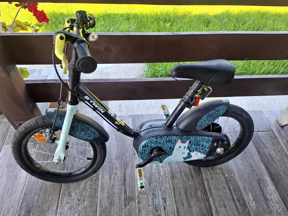 Vand bicicleta cu roti ajutătoare 3-5ani
