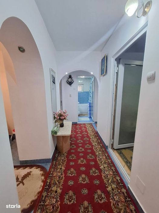 De vanzare apartament cu 3 camere, zona Episcopiei, mobilat și utilat