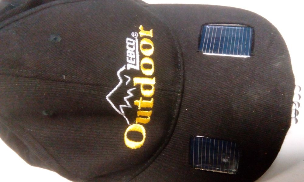 Шапка ZEBCO с интегриран LED челник и соларно захранване