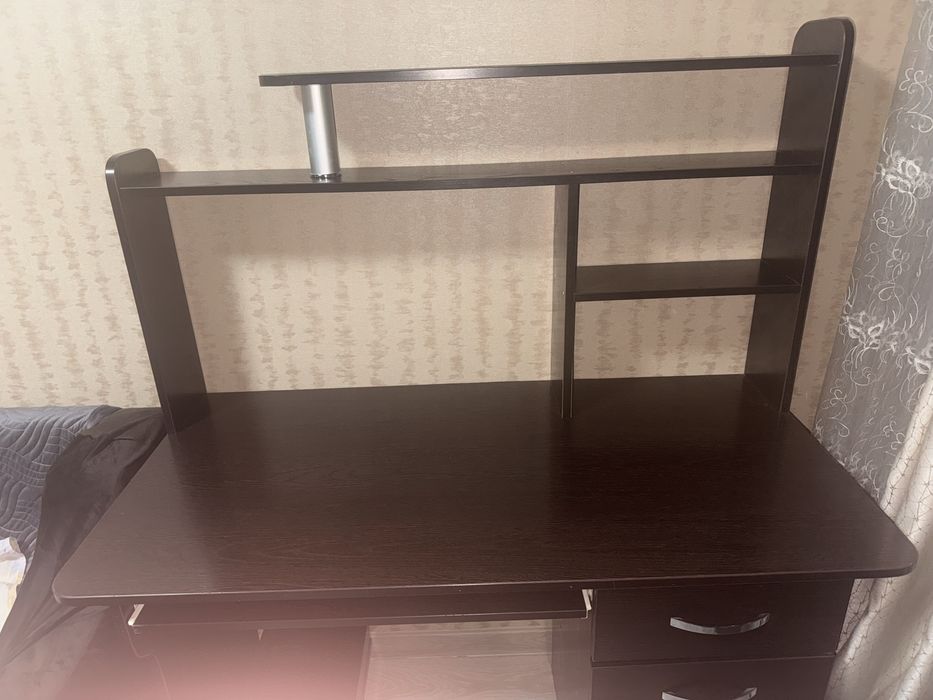 Стол письменный