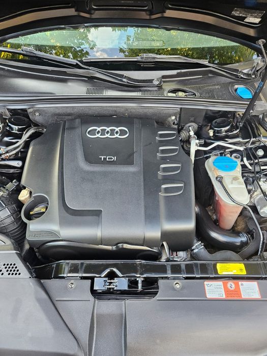 Vând  Audi  A4 .