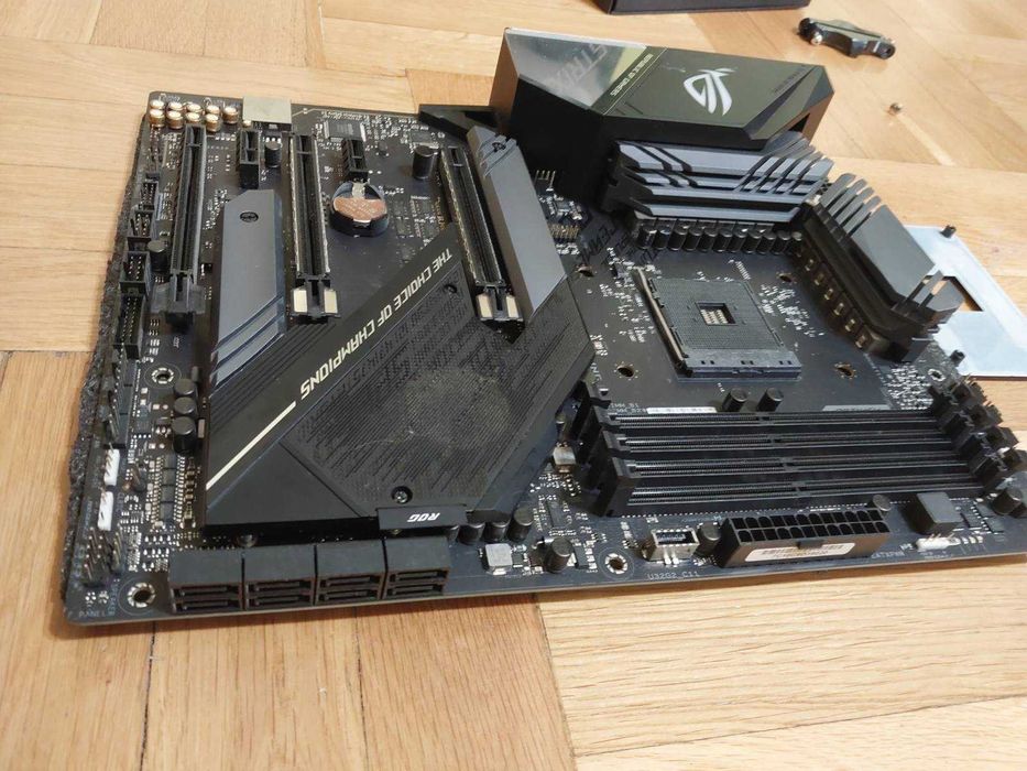 AMD Ryzen 7 5800X + Asus ROG StriX X570-F Gaming