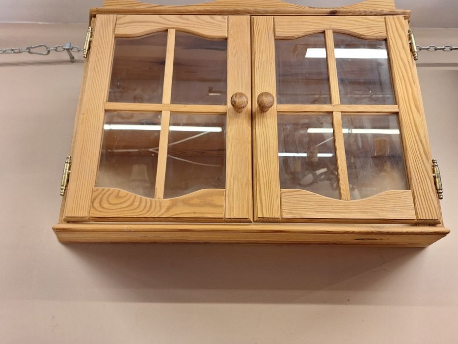 Винтидж витринка за стена