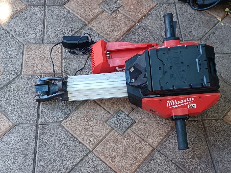 Demolator pe acumulatori MILWACKEE MXF 2528 H că și nou