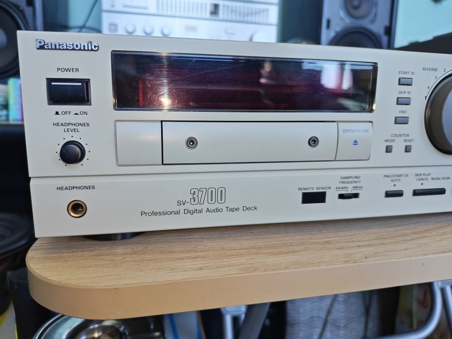 Vând Dat profesional Panasonic