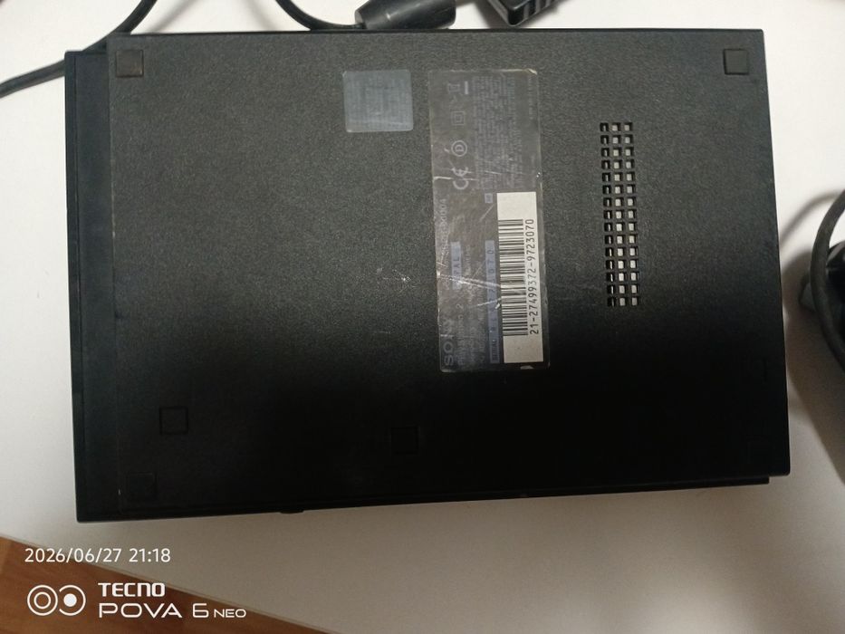 PlayStation 2 вместе с 2 джойстиками