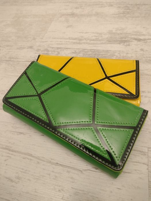 Дамско лачено портмоне 2 броя